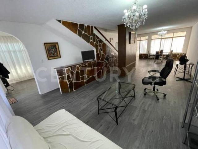 Casa con alberca y bungalow independiente a una cuadra de Plan de Ayala