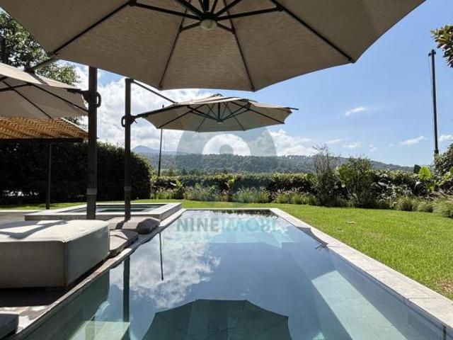 Casa con vista, alberca y jacuzzi, en VENTA en Valle de Bravo | Escritura pública