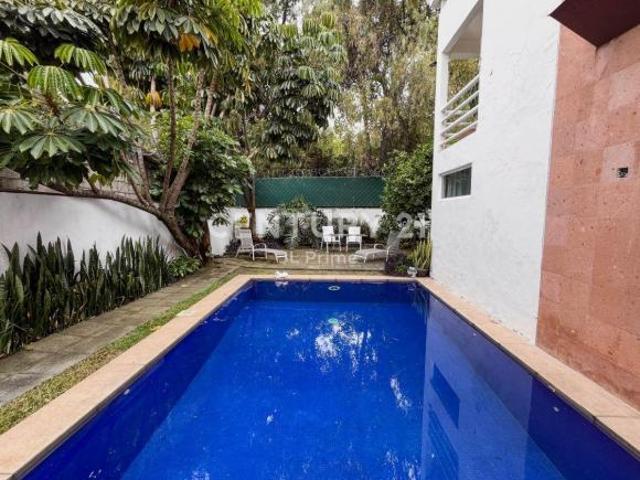 Casa con alberca y jardín en Lomas de Zompantle, Cuernavaca