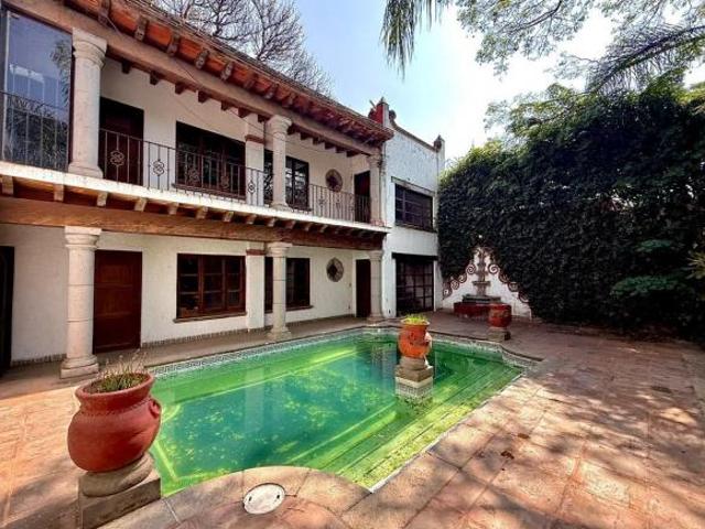 CASA CON ALBERCA Y JARDÍN PROPIO EN COL. REFORMA ZONA DORADA DE CUERNAVACA