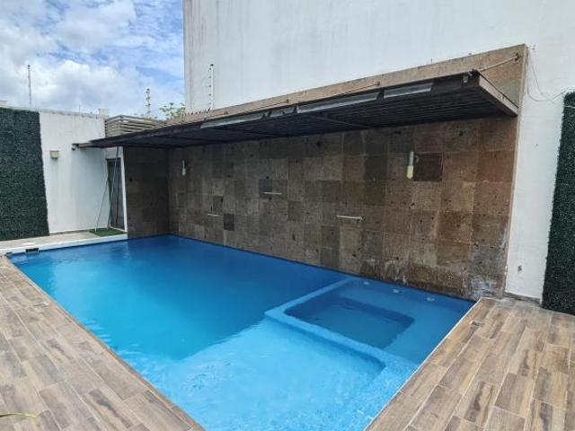 Casa con alberca y salon de eventos en residencial palmira