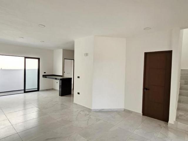 Casa con alberca y seguridad zona country entrega inmediata