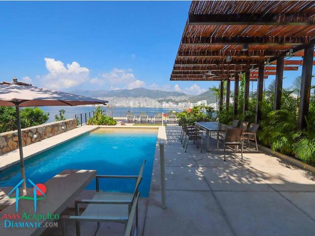 Casa con Alberca y Vista a la Bahía de Acapulco