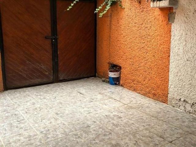 Casa con Alto Potencial de Inversión en Venta Con 3 Locales Comerciales