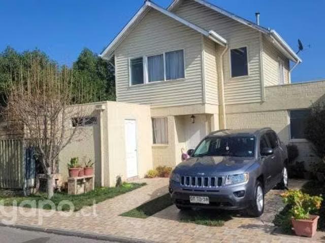 Casa con amplio jardin, en condominio cerrado | 3 dormitorios por 5500.00 en Buin