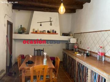 CASA CON AMPLIO PATIO Y TEJADO NUEVO