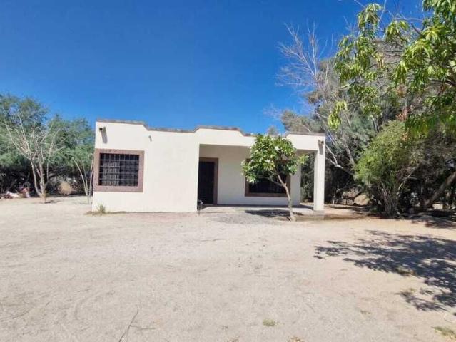 CASA CON AMPLIO TERRENO