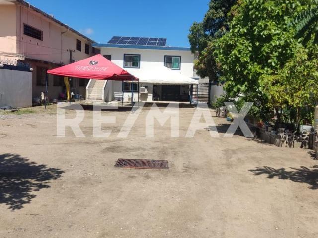 Casa con amplio terreno