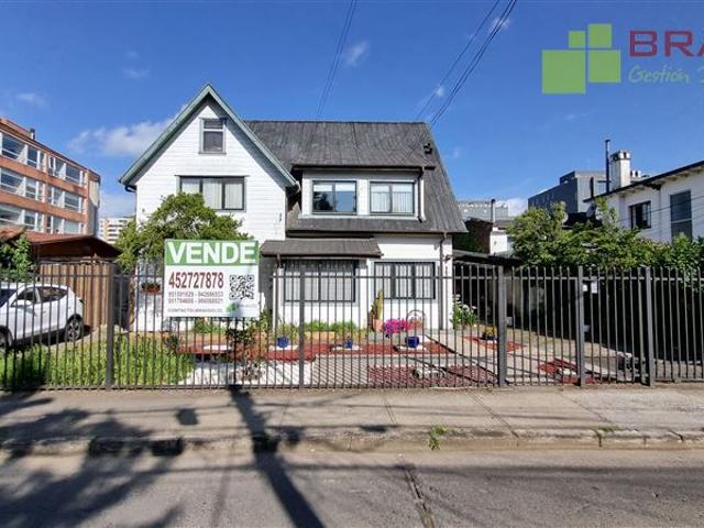 Casa con amplio terreno a pasos de Av. Alemania