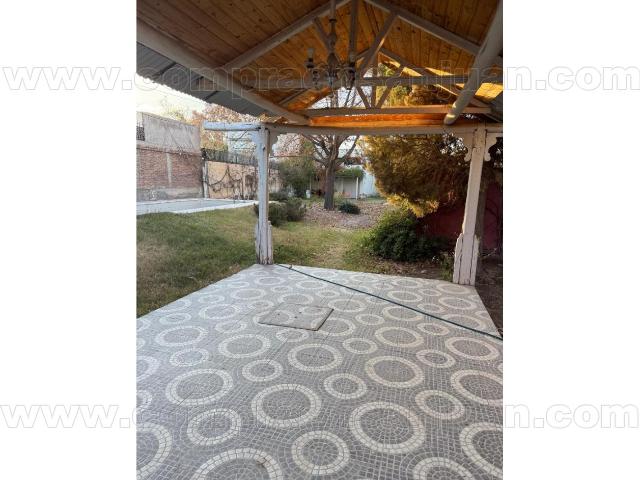 Casa Con Amplio Terreno De 1.000m2, Ubicado En Rivadavia