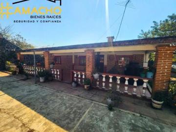 Casa con amplio terreno en Venta en Totolapan OLC 4423
