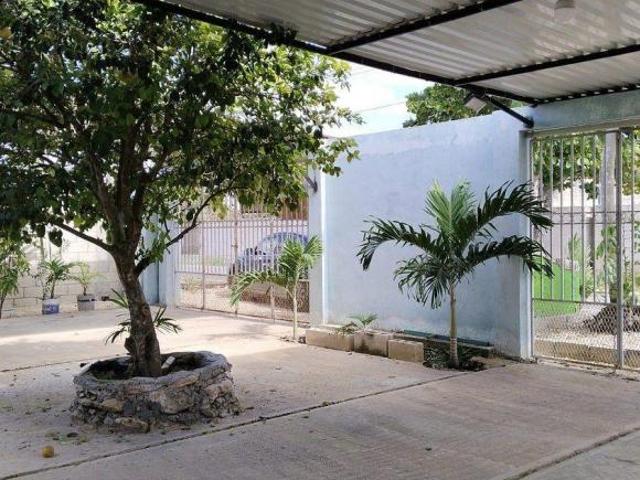 Casa con amplio terreno en venta en Ucú