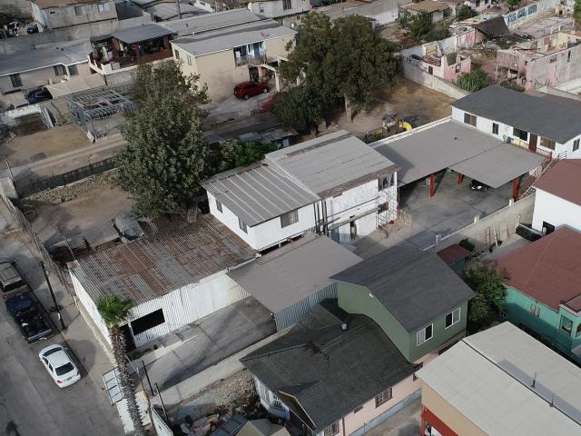 CASA CON AMPLIO TERRENO EN VENTA EN COLONIA LIBERTAD TIJUANA