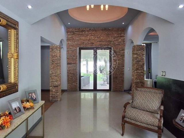 Casa con amplio terreno en venta en La Palmilla