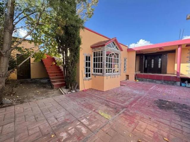 Casa con Amplio Terreno en Venta en San Cristóbal Tecolit