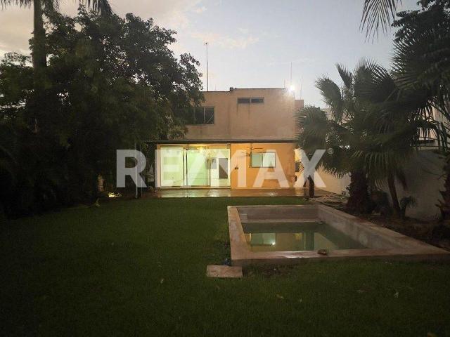 CASA CON AMPLIO TERRENO EN DZITYA