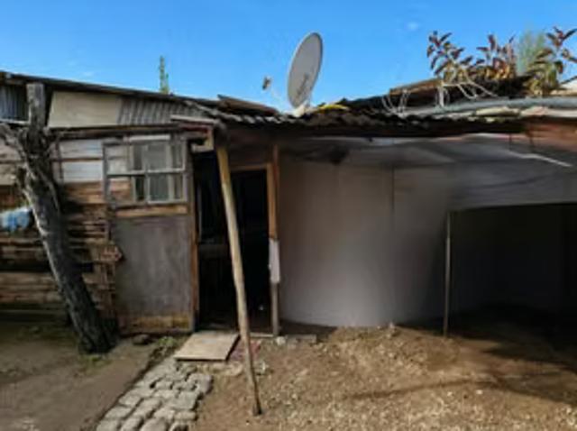 Casa con amplio terreno en Lo Prado | $98.000.000 conversable | 5 dormitorios por 98000. 00 en Lo Prado