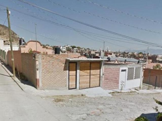 CASA CON AMPLIO TERRENO EN LOMA DORADA, GUANAJUATO TGLJ42