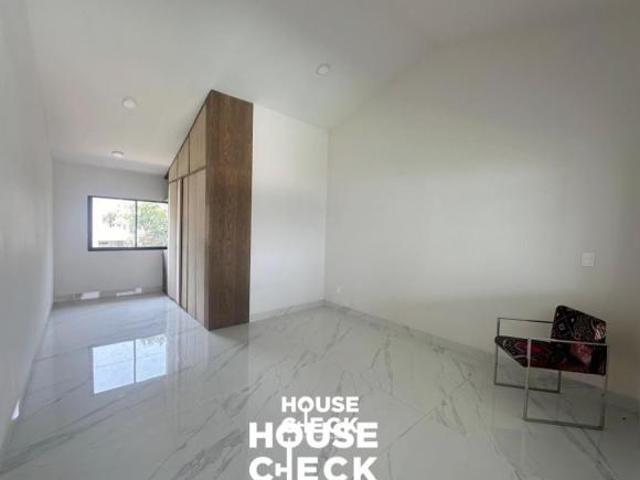 Casa con Amplio Terreno Excelente ubicación Oportunidad