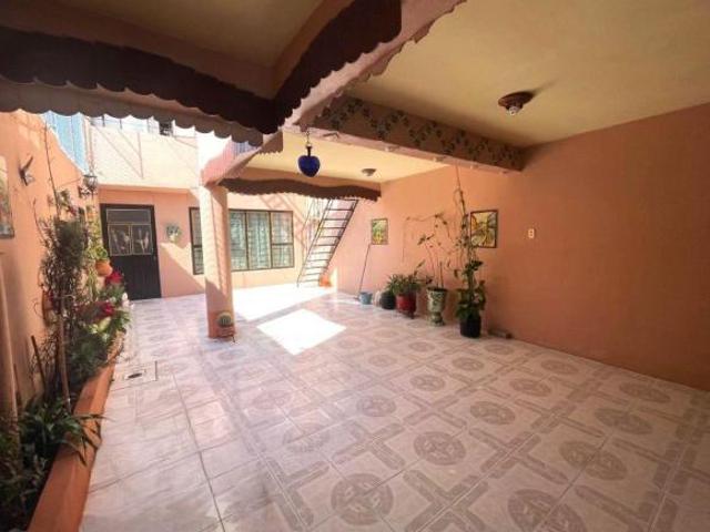 Casa con amplio terreno, Ideal para Comerciantes e Inversionistas, Juan Escutia, Iztapalapa