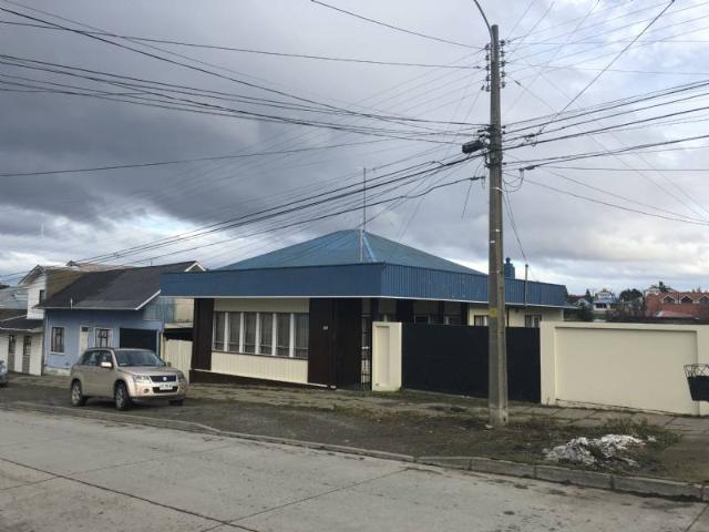 CASA CON AMPLIO TERRENO PARA INVERSIÓN