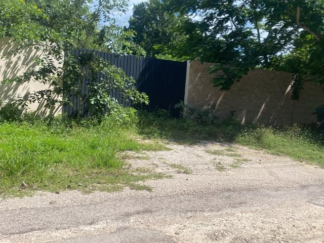 Casa con amplio terreno para renta comercial en Sitpach