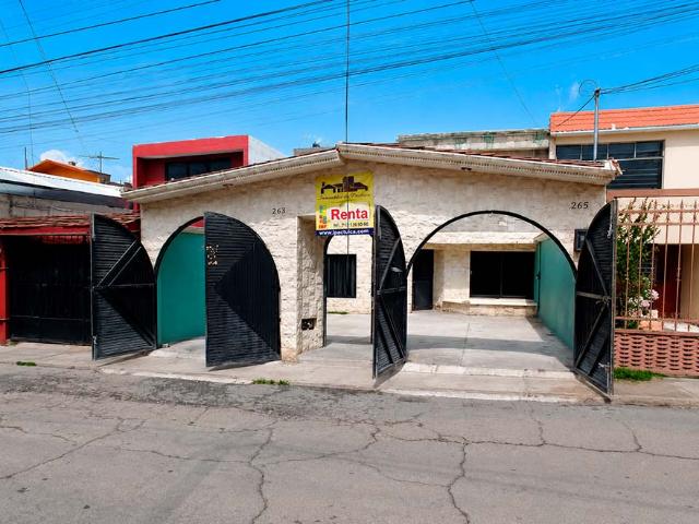 Casa con Amplios Espacios, 5 Recámaras en Col. Aquiles Serdán Pachuca