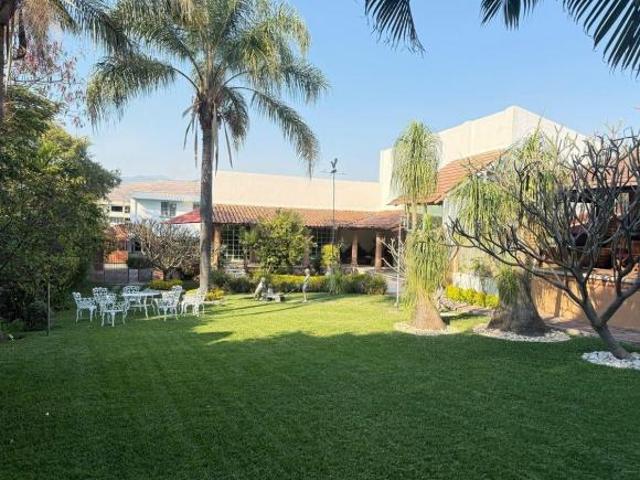 Casa con Amplios Jardines y Gran Potencial | Lomas de Cocoyoc