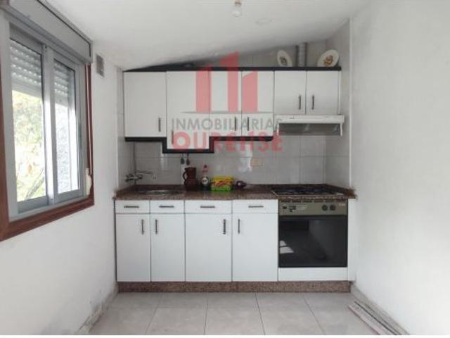 CASA CON AMPLIA PARCELA EN LA ZONA DE BARRA DE MIÑO