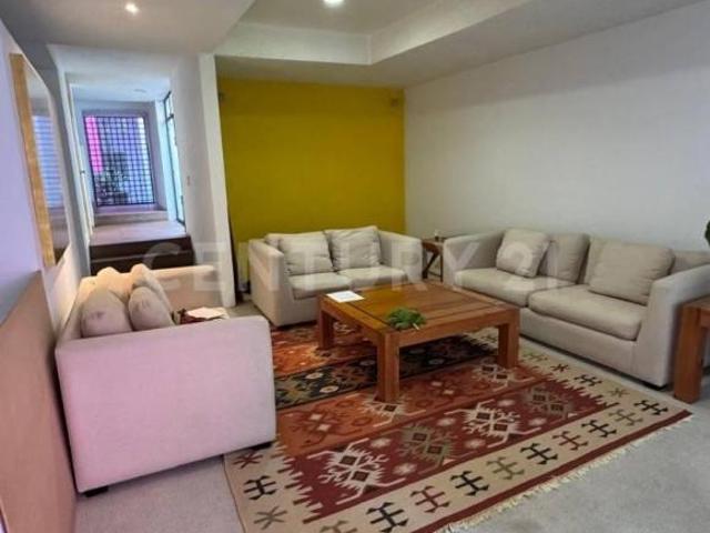 Casa con amplisimo jardin en Fracc Loma de Guadalupe