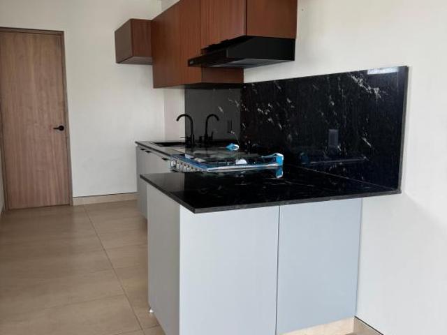 Casa con Amplísimo Jardín y frente a parque ubicada en fraccionamiento cerrado y con Casa Club