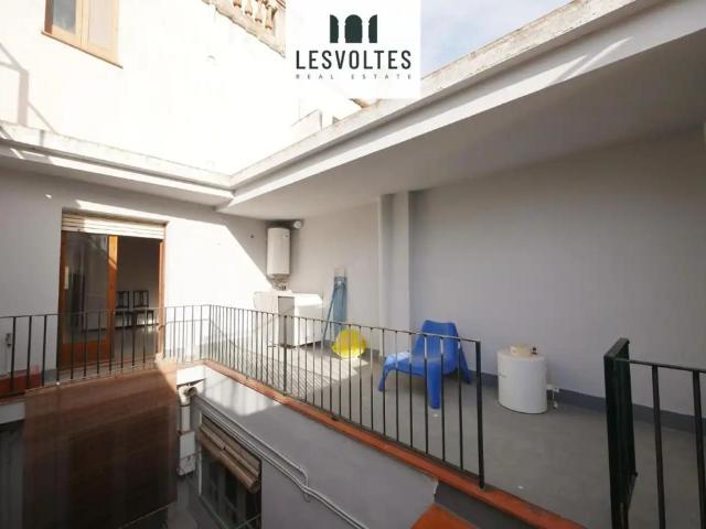 Casa con balcón en alquiler en calle de la Caritat