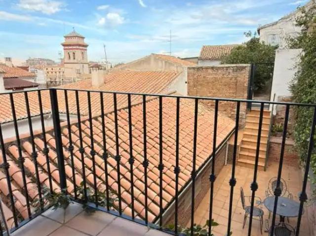 Casa con balcón en alquiler en Calle Zenete