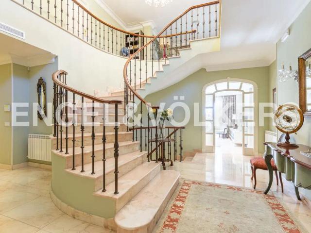 Casa con balcón en alquiler en El Bosque