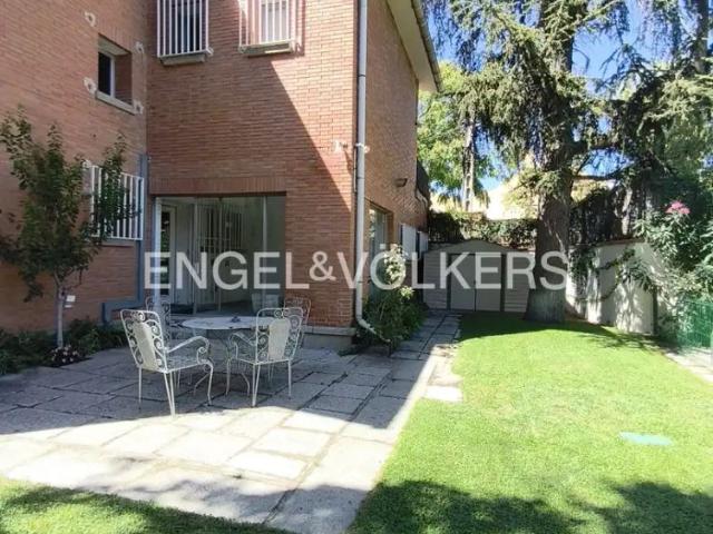 Casa con balcón en alquiler en Hortaleza