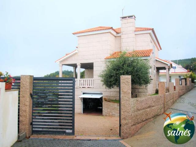 Casa con balcón en alquiler en Sanxenxo pueblo