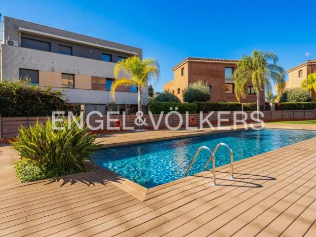 Casa con balcón en alquiler en Tiana