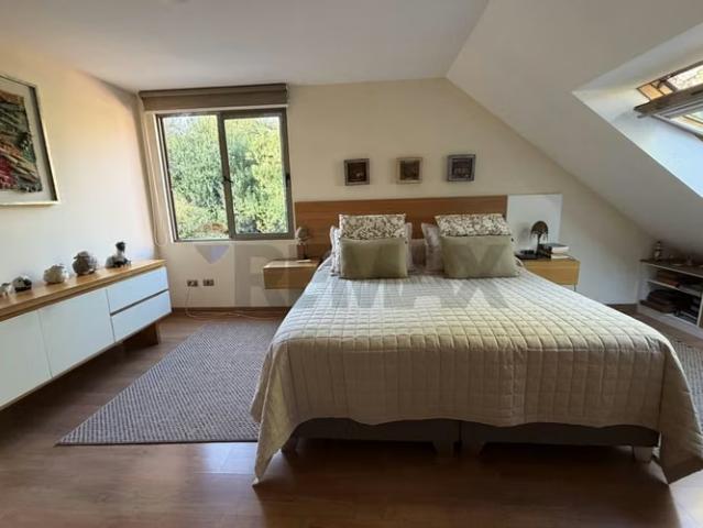 Casa con bello jardín y piscina | 4 dormitorios por 12990.00 en Peñalolén