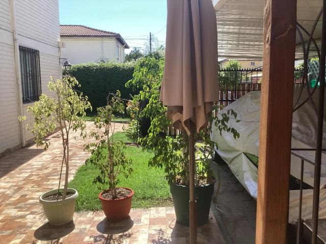 Casa con bello patio para compartir !