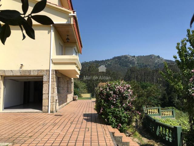 casa con bonitas vistas al valle en un entorno tranquilo cerca de las playas de aldan