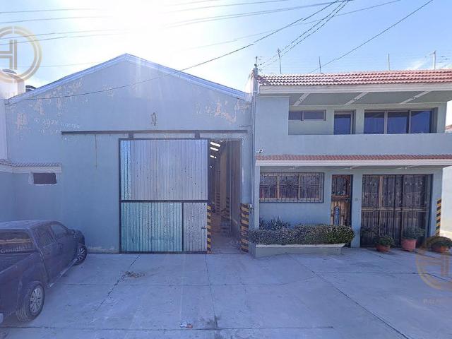 Casa con Bodega en Barrio De Guadalupe a 7 min. del Z?calo Libres, Puebla