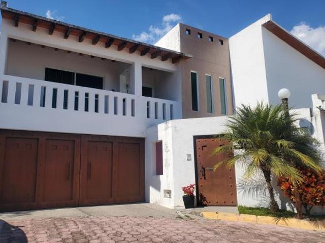 Casa con Bungalow en Fraccionamiento al norte de Cuernavaca