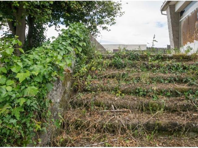 Casa con capilla para reformar en hermosa parcela de Brexo Lema Cambre
