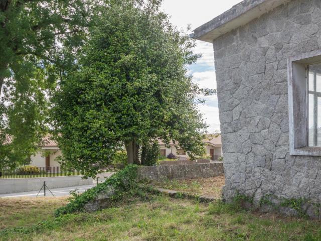 Casa con capilla para reformar en hermosa parcela de Brexo Lema Cambre