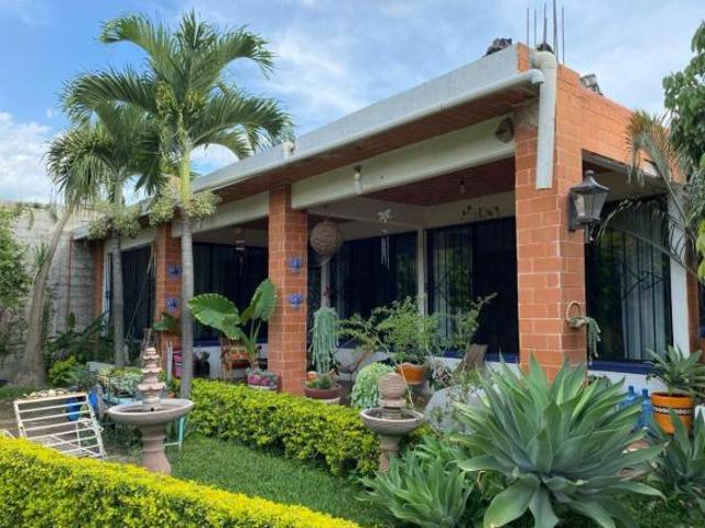 CASA CON CASI 600 MTS DE TERRENO SUPER BIEN UBICADA EN CUAUTLA