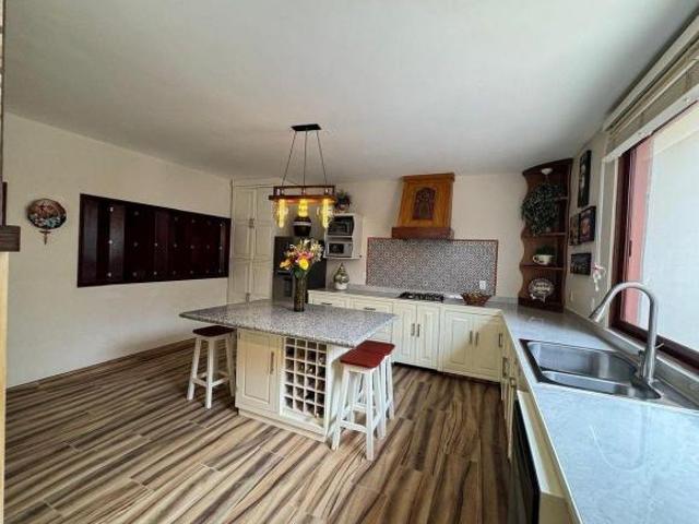 Casa con Casita en Venta Cerca del Centro de San Miguel con Terraza y Jacuzzi