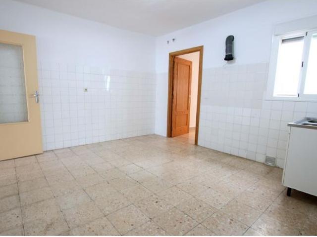 CASA CON COCHERA EN VALDELACALZADA