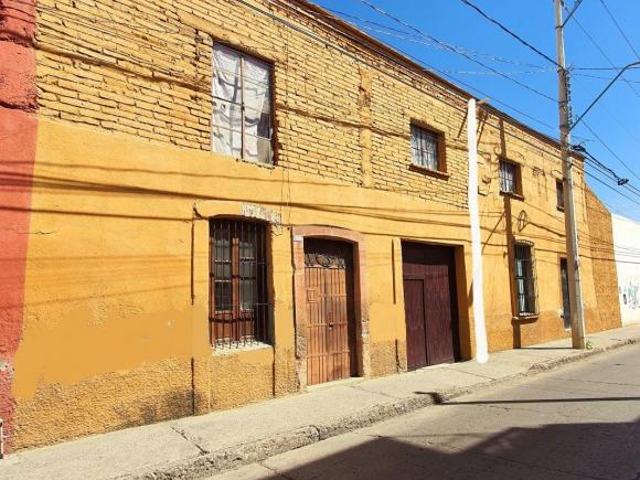 Casa con cochera y jardín grande en Barrio Arriba León, Gto
