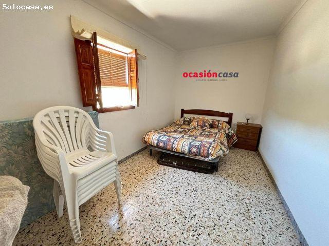 CASA CON COCHERA Y TERRENO A LA VENTA