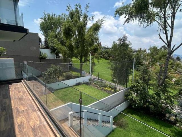 Casa con colindancia al campo ejecutivo